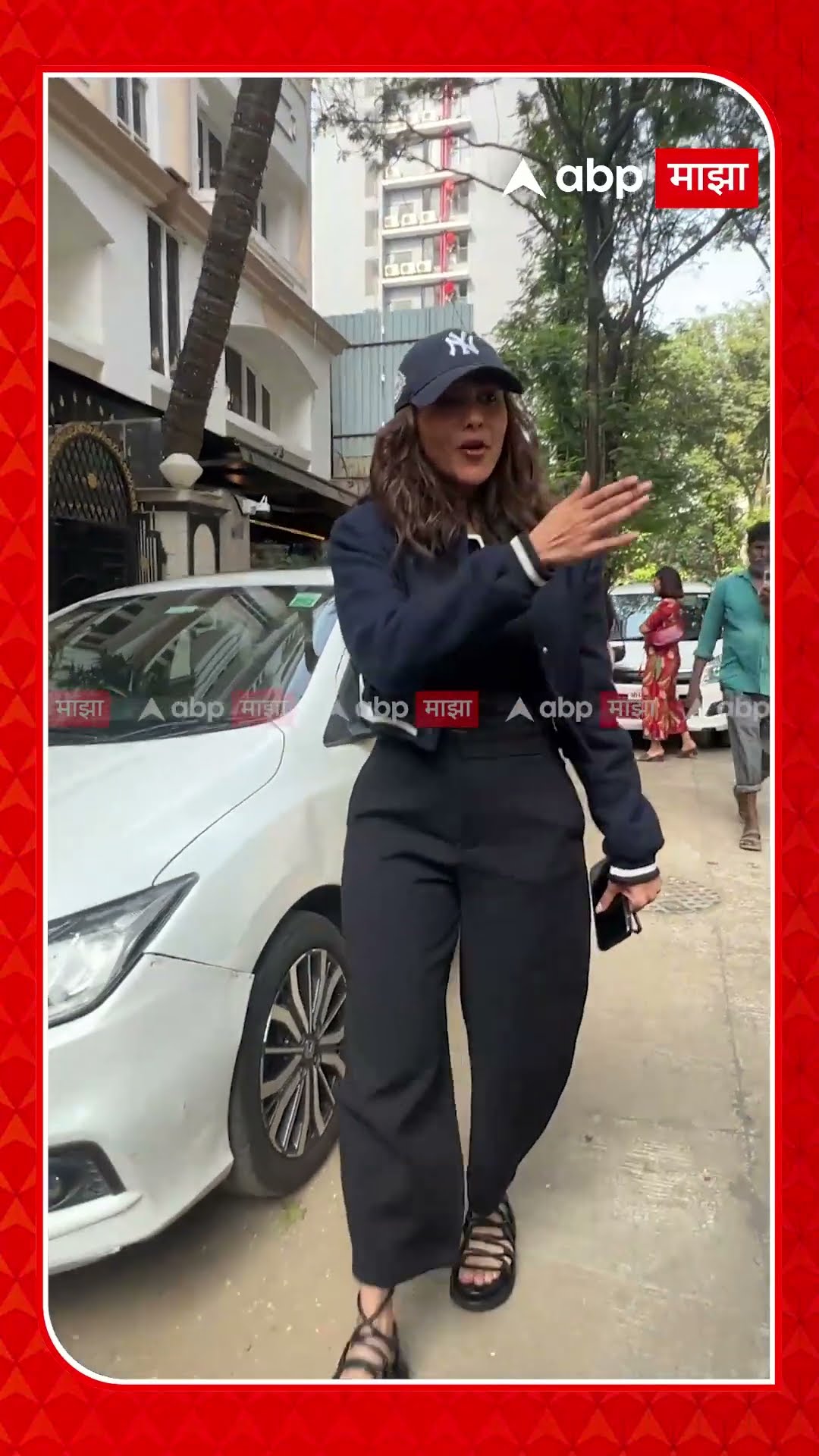 Mrunal Thakur Beautiful | ती लाजली, ती हसली;लाडकी मृणाल आज दिसतेस कमाल!