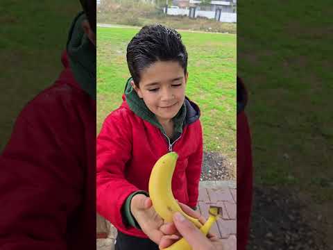 بدي أعطي موز للحلو بس