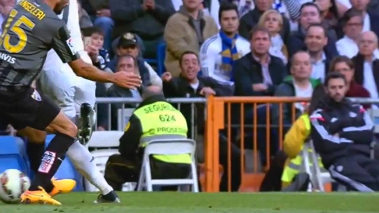 Cristiano Ronaldo nutmeg (2015)