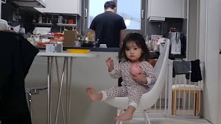 [SUB] A talkative kid looking for blueberries as soon as she wakes up.