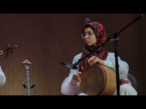 برادران شماعی زاده به اجرای موسیقی سنتی ایرانی می پردازند