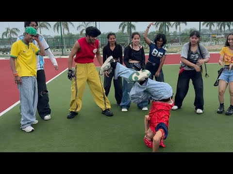 Om Ke FIRST SONG Mein STUNT Marne Ke Chakkar Mein Sir Pe Chot Lag Gayi π²
