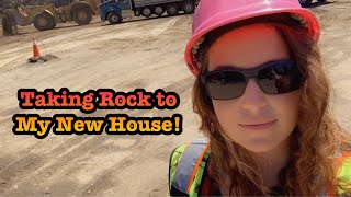 TAKING ROCK TO MY NEW HOUSE IN THE KENWORTH T880 SOLO DUMP TRUCK. TRUCKING AND CONSTRUCTION.