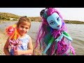 Видео для девочек - Монстер Хай: Поси Риф и Гулиопа знакомятся на пляже