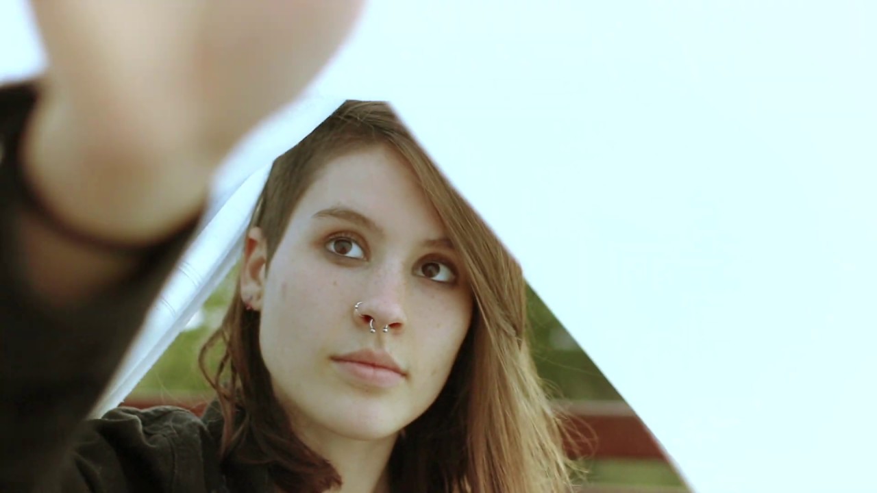 GHOST GRL - "Comfortable Sadness" adlı videoyu YouTube'da izle GHOST GRL - "Comfortable Sadness" adlı videoyu YouTube'da izle