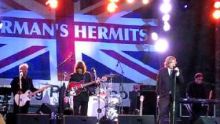 Miniatura del video "Herman's Hermits - Ferry Cross the Mersey (Live)"