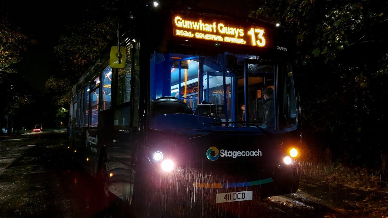 *Screaming!* Stagecoach in Portsmouth ADL E20D/ADL Enviro 200 36925 (411 DCD) Route 13 to Gunwharf