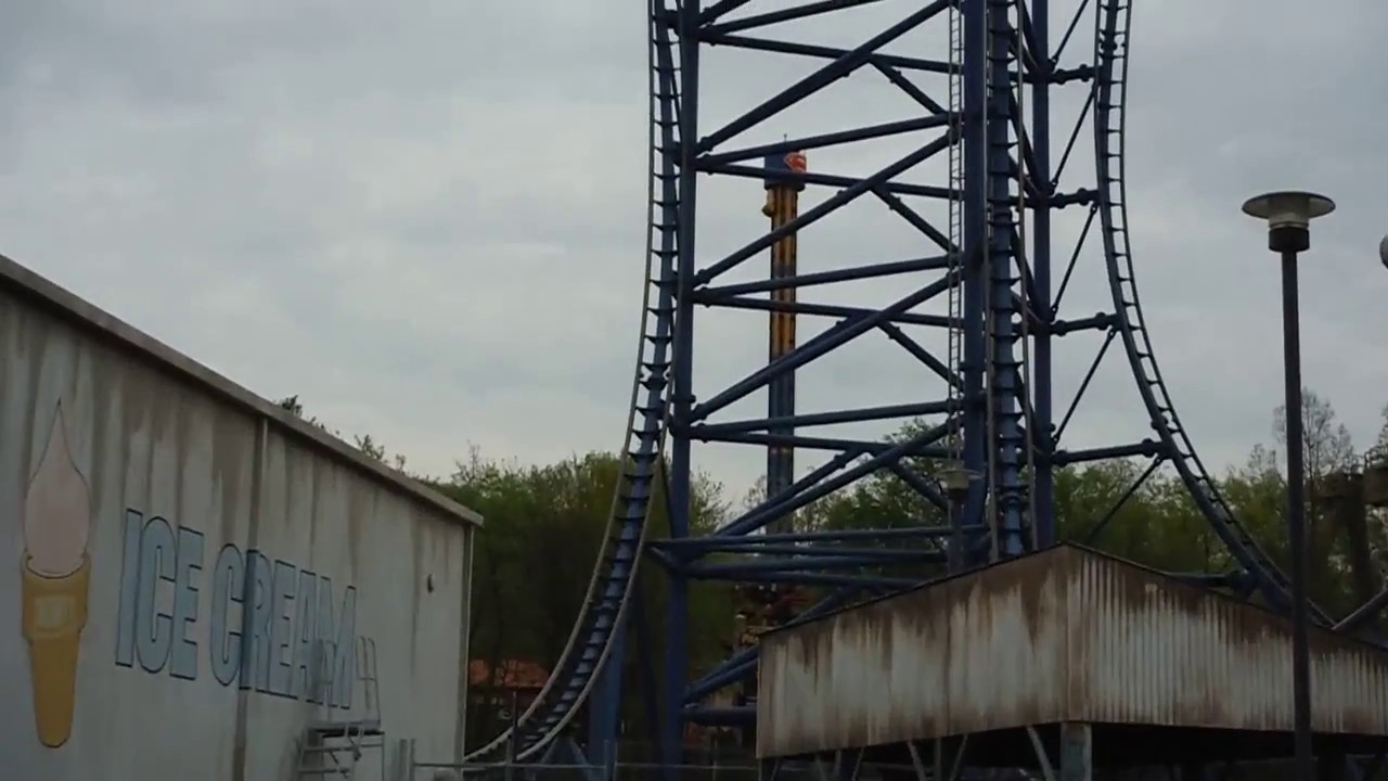 Six Flags St. Louis Scared Girls ride Mr. Freeze Reverse Blast - YouTube