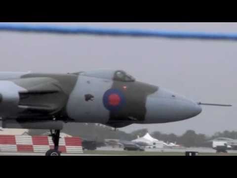 Avro Vulcan take off howl / B-52 - RIAT 2009