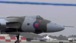 Avro Vulcan take off howl / B-52 - RIAT 2009