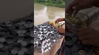 Download Lagu गंगा नदी से पैसा कमाने का तरीका #haridwar #harkipauri #ganga #shortvideo #shorts #youtubeshorts #yt MP3