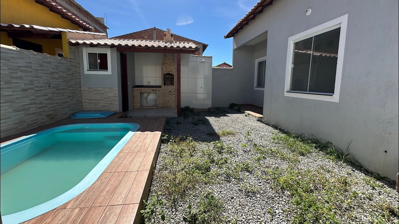 Casa pronta entrega com piscina 15 minutos da praia em Unamar - Cabo Frio