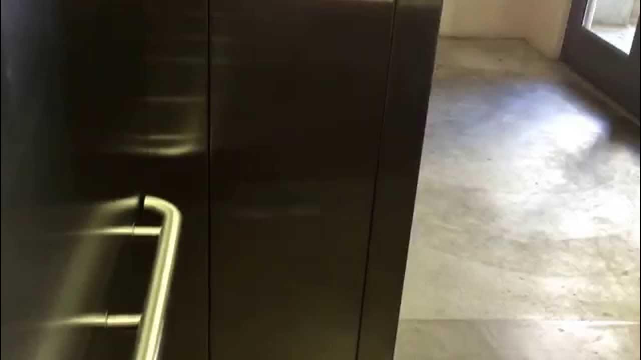 ThyssenKrupp Aurora Hydraulic Elevator MidTown Crossing (NE), Omaha