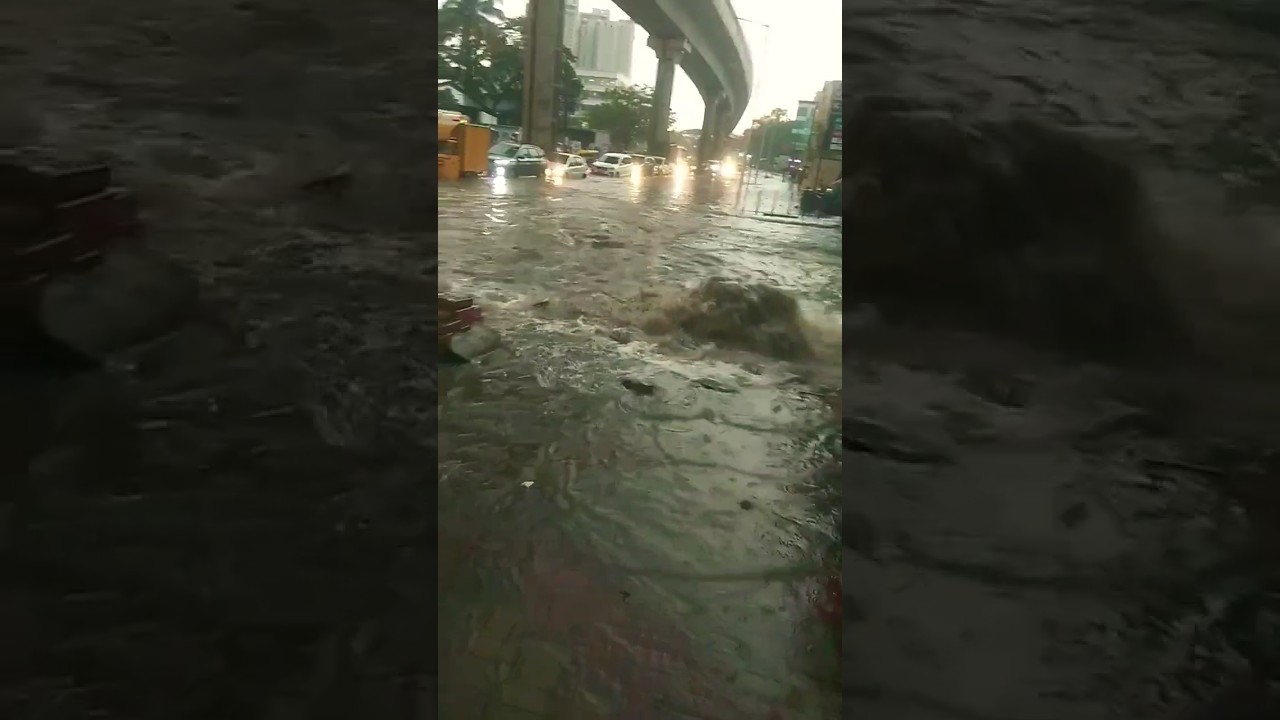 Vehicles flooded in Bangalore rain near RRnagar 