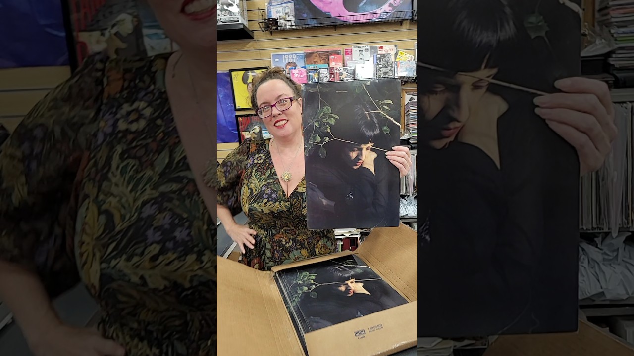 Guarda Not for Radio – Melt Poster Unboxing | Exclusive Gift With Purchase! su YouTube Guarda Not for Radio – Melt Poster Unboxing | Exclusive Gift With Purchase! su YouTube