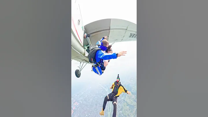 Skydiving || Skydive Bliss in Seconds #youtube #youtubeshorts #skydiving #hittvfun #fun #adventure