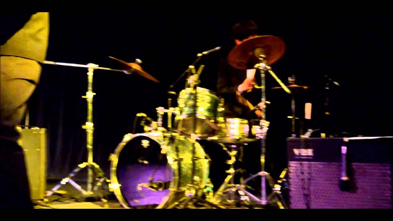 The Abbey Beats - Don't Let Me Down auf YouTube ansehen The Abbey Beats - Don't Let Me Down auf YouTube ansehen