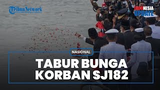Banjir Tangis, Ini Momen Tabur Bunga Keluarga Korban Sriwijaya Air SJ-182 di Lokasi Jatuhnya Pesawat