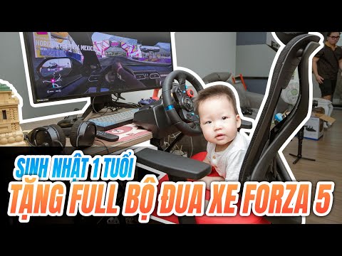 Video Em Bé 1 Tuổi Được Bố Tặng Full Bộ Đua Xe Làm Racing... - youtube