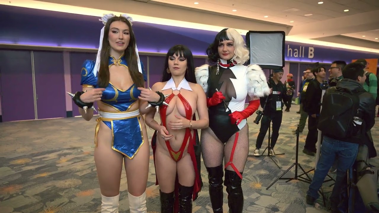 Models Rachel Pizzolato, Lauren Chase, Dare Taylor pose for photographers at Wondercon, Anaheim, CA