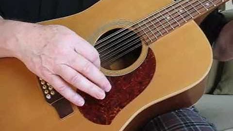 Demonstration of a 1970s Maton 425-12 12 String Guitar