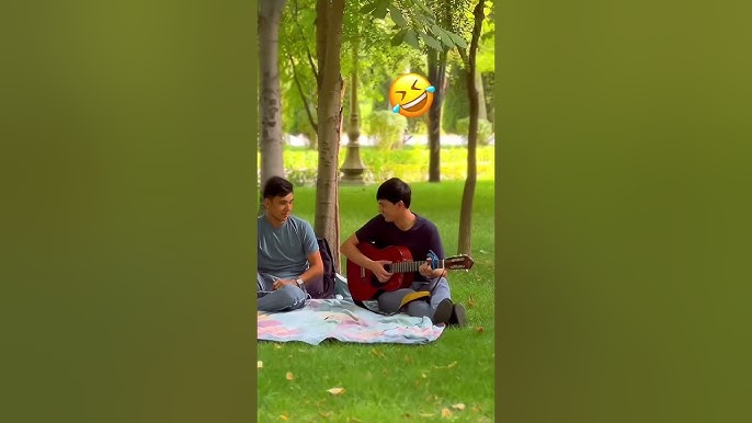 Boy porno Qizlar qoshnisini mushuklarini yalash uchun chaqirishdi.