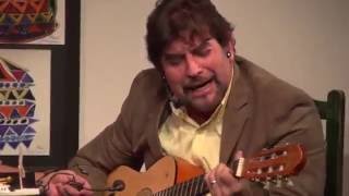 Carlos Vera Cantando con Guitarra en Mano