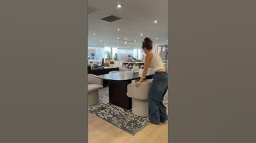 This extendable dining table is all about style + functionality ✨