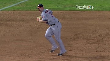 HOU@TEX: Dominguez makes a nice play at third base