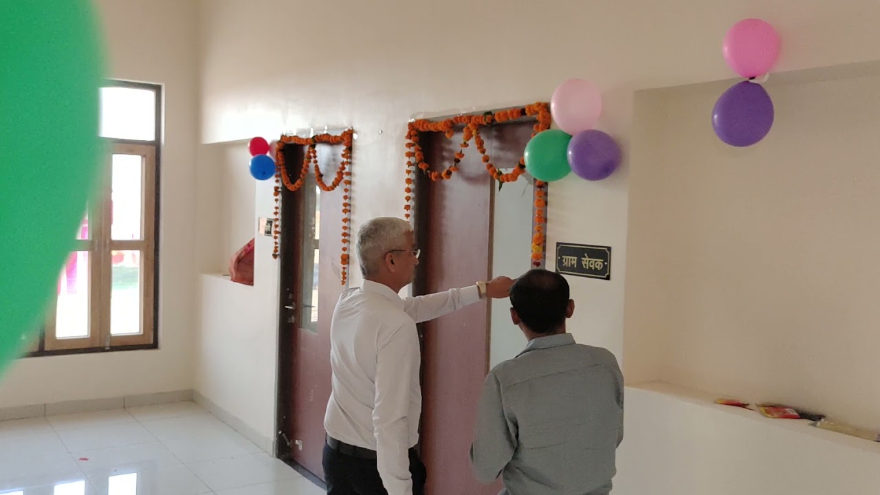 निर्विरोध सरपंच चुनी गई मां, तो NRI बेटे ने गांव के लिए बनवाया एक करोड़ का पंचायत भवन!