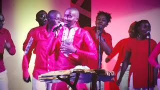 Kenyan Medley( Kitu gani kitanitenga na yesu & Naburudika) - Pst Hez Mahehu chords