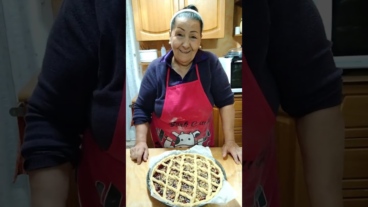 La sublime ed irresistibile crostata con marmellata doppio gusto e noci sbriciolate!!