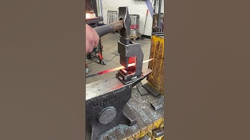 Hot cutting with a guillotine tool #metal #blacksmith #blacksmithing #forge #forging #steel