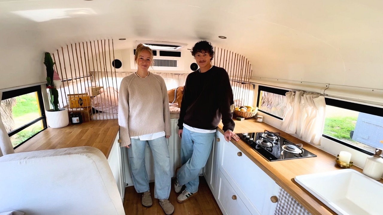 Sowas sieht man selten: Selbstausgebauter Traum Campervan | Roomtour Schulbus