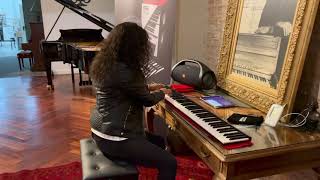 Glenda Del Monte playing her PocketPiano at Jorquera Pianos - 31.05.2021 -