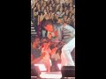 Nick Jonas&#39; kid tries to steal microphone during concert