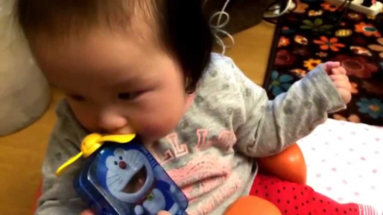 スタンドバイミー ドラえもん おもちゃで遊ぶ赤ちゃん！ - YouTube