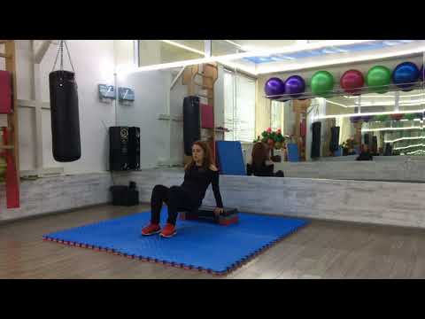 ტრიცეპსზე სტეპზე ჩასვლა