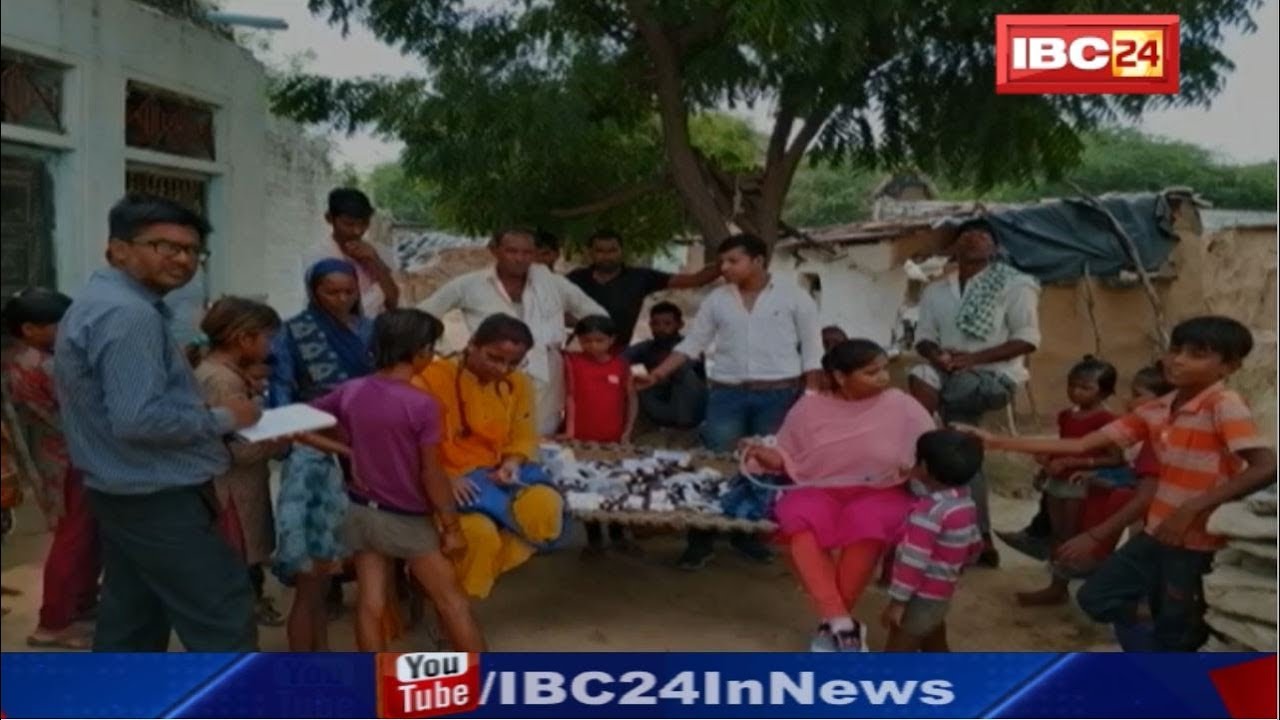 Morena : Camp में रुके बाढ़ पीड़ितों से मिलने पहुंची Collector | हर संभव मदद का दिया आश्वासन newspaper mockup