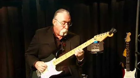 NEW ROLAND VG STRATOCASTER G5 with JEFF SKUNK BAXTER on GuitarTV.com