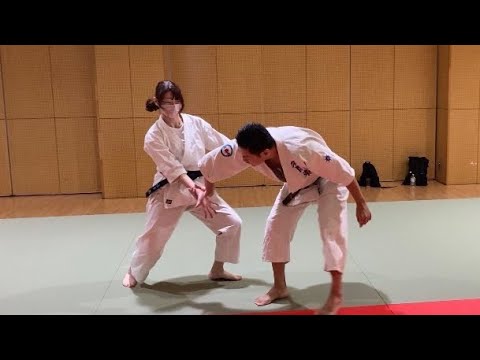富木合気道 護身法相構え手首取り相構え当て - YouTube