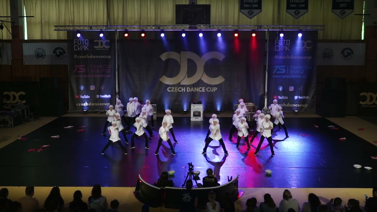 20. DANCE Studio Anet Plaňany - V kuchyni