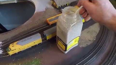 Small HO Railroad layout update 3 - Track Ballast