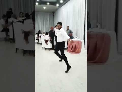 მოხევე ბიჭის ყაზბეგური ქორწილში - (Грузинский мальчик танцует на свадьбе)