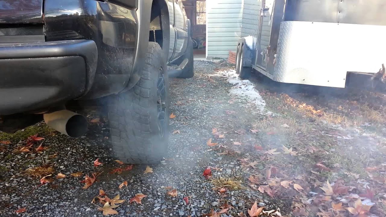 Duramax LB7 smoke at idle - YouTube