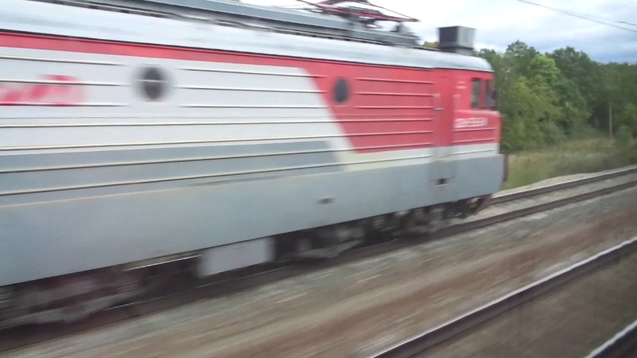 Электровоз с грузовым поездом 260. Михнево поезда. Хозяйственный поезд на станции Михнево. Обогнать поезд. Супермен обгоняет поезд.