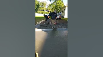 How to Use a Power Screed