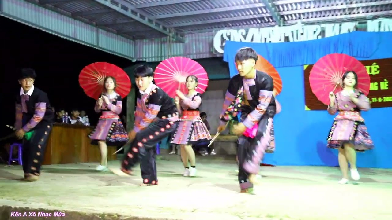Nam Nữ Xà Lính Múa Tiếng Khèn Gọi Bạn Mùa He Xanh Hay Nhất