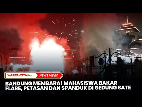 Bandung Membara! Mahasiswa Bakar Flare, Petasan Hinnga Spanduk di depan Gedung Sate