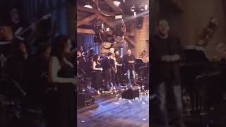 Video Backstage: Ο Π. Ιακωβίδης τραγουδάει στο αφιέρωμα της Νατάσας στην εκπομπή «Στην Υγειά μας»